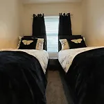 York Centre 2 Bedroom Renovated Flat, 8 Escrick Street